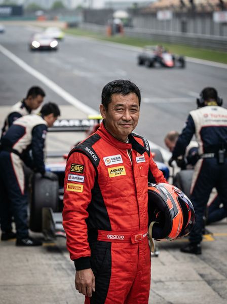 萝莉岛赛车手顾问张铁军